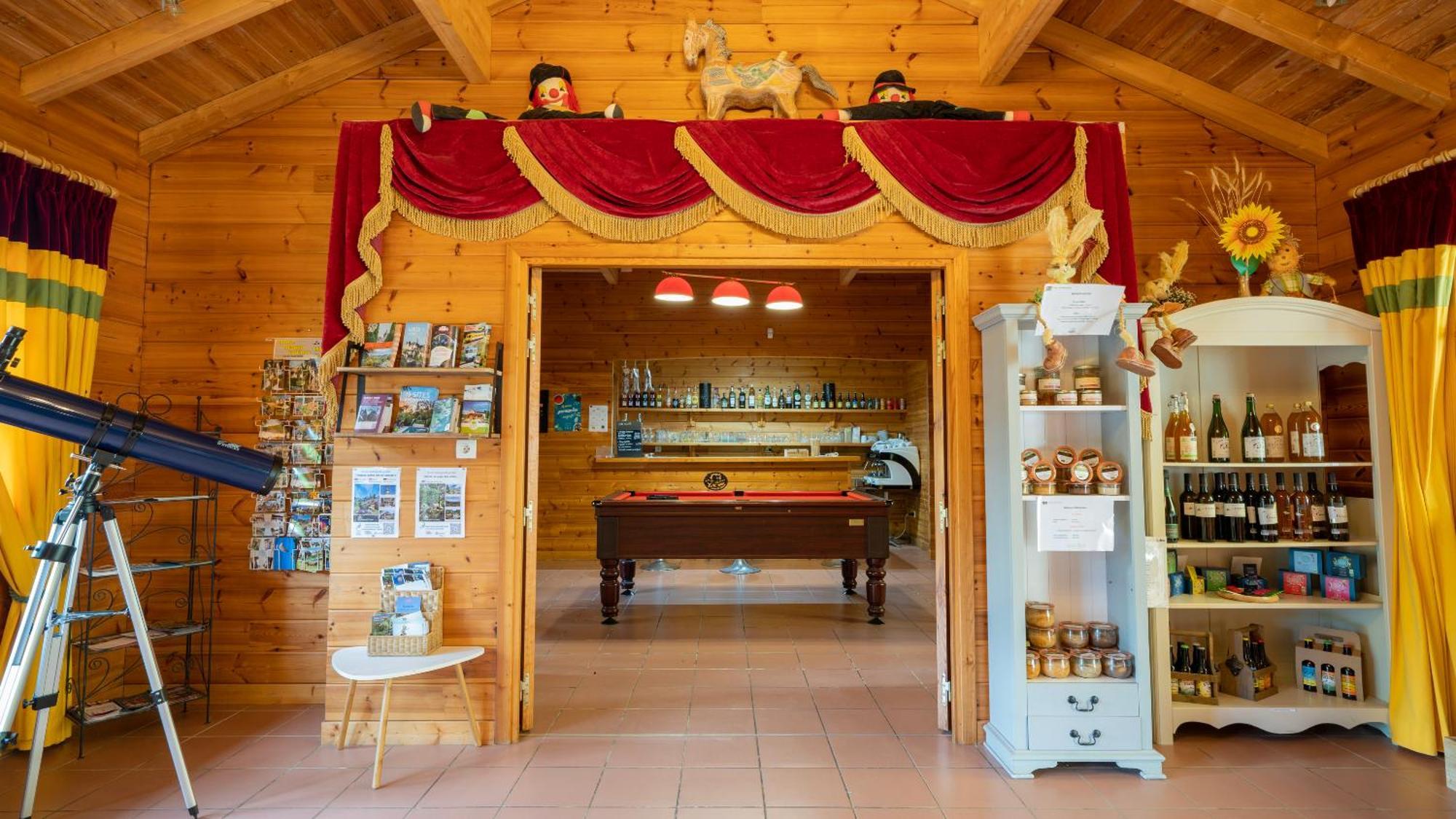 Le Village Des Monedieres Chamberet Exterior photo