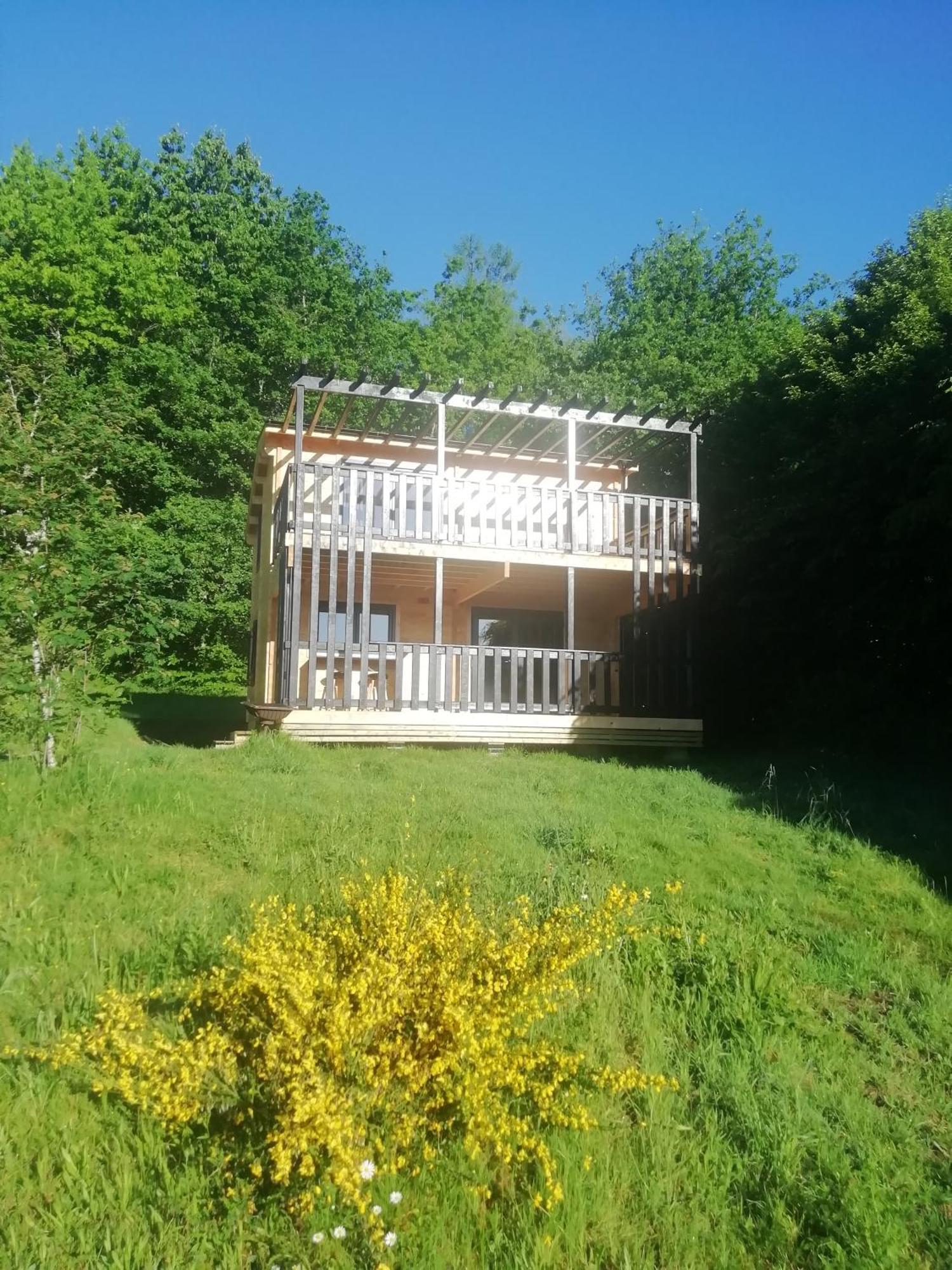 Le Village Des Monedieres Chamberet Exterior photo